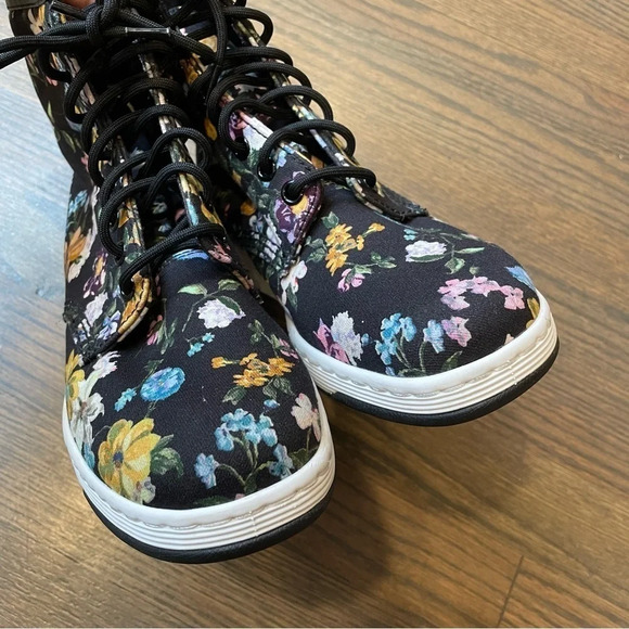 Dr Martens Newtons DF in Black Darcy Floral Print Women 6 - Picture 7 of 13